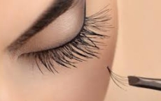 Uốn mi hay nối mi tốt hơn?