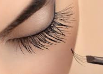 Uốn mi hay nối mi tốt hơn?